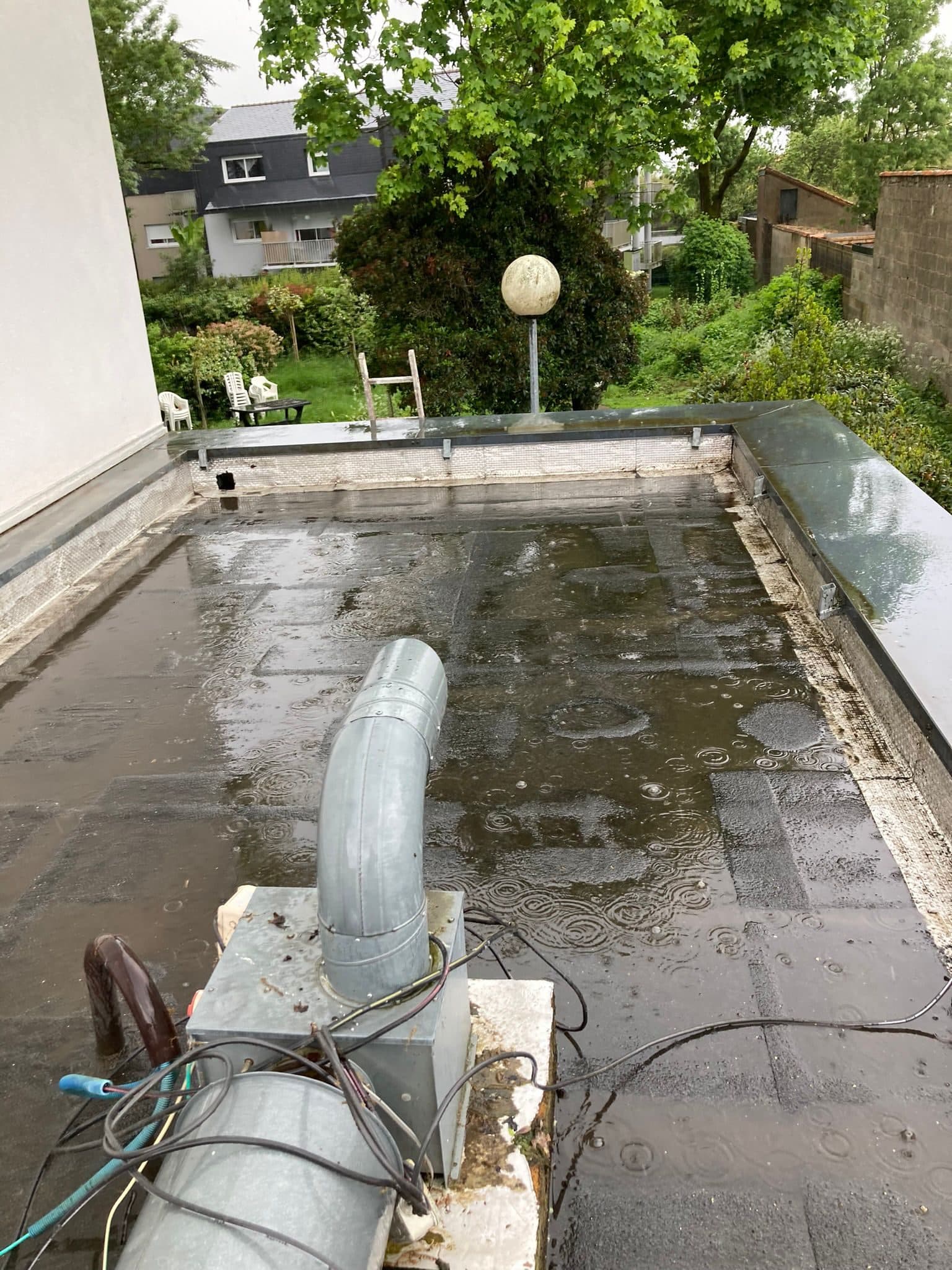 Nettoyage de toit de garage — après intervention